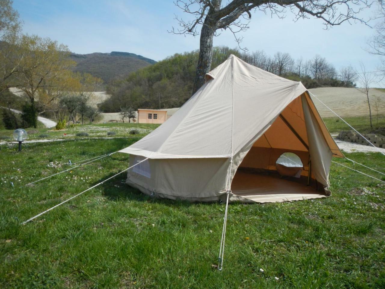 A Tent With Swimming Pool Hotel Matelica Eksteriør billede